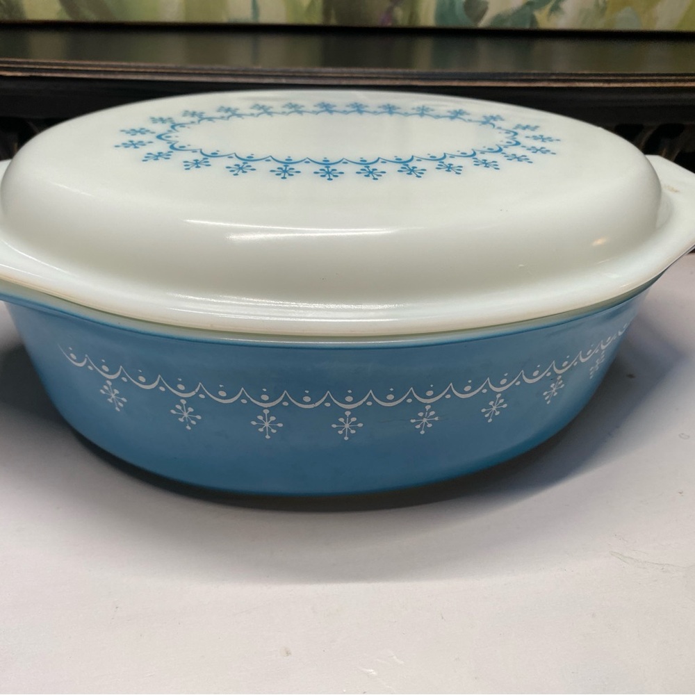 Vintage PYREX Snowflake Garland 2 1/2 quart - Picture 2 of 5